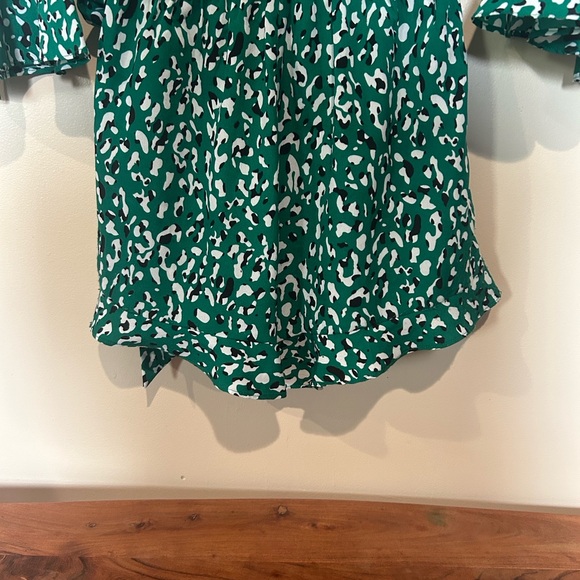 Lulu's Green Patterned Romper - Picture 5 of 7